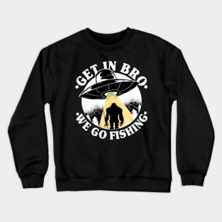 Funny Vintage Bigfoot Sasquatch UFO Fishing Gift Crewneck Sweatshirt